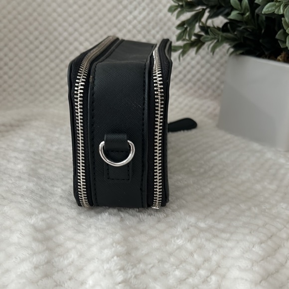 Guess Crossbody Purse - Picture 3 of 8